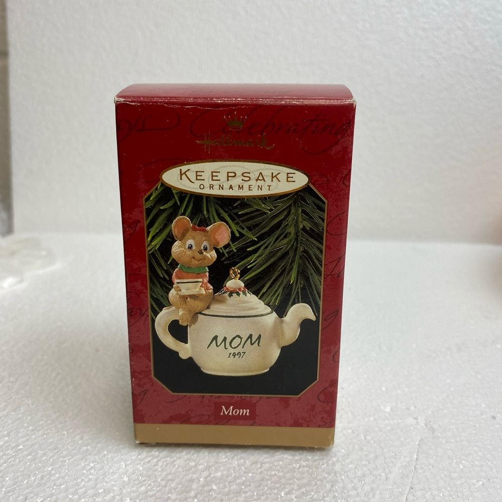 Hallmark Keepsake Ornament Mom 1997 Mouse Teapot